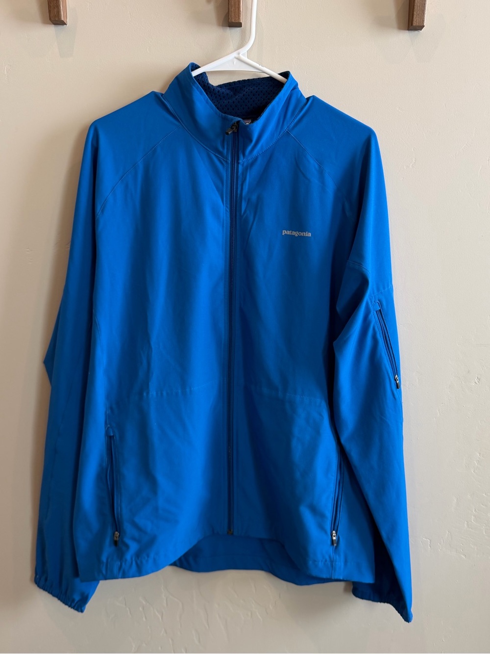 Men’s Patagonia light weight jacket